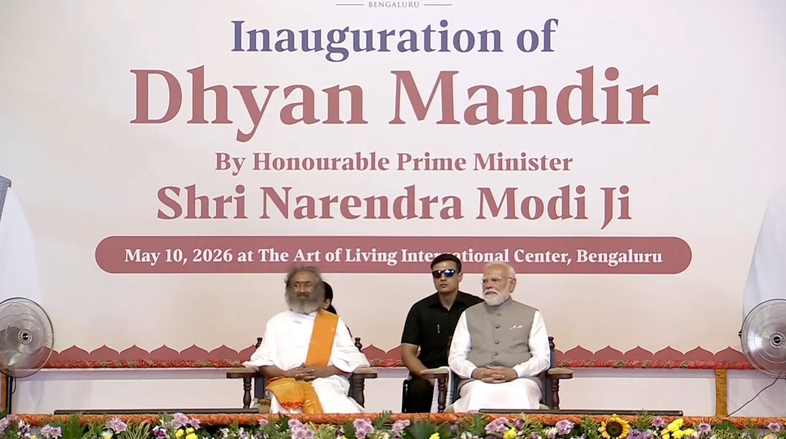 Indian PM Modi with Gurudev Sri Sri Ravi Shankar