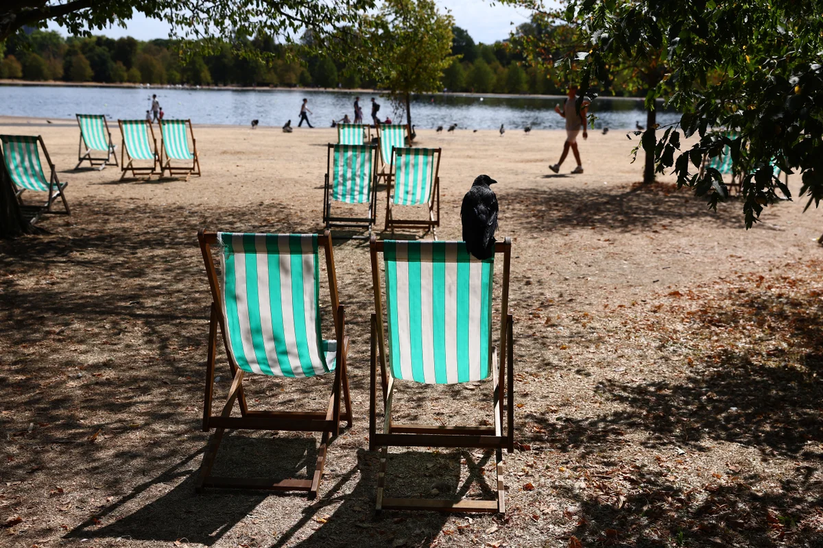 UK weather latest: Amber health alerts begin as Britain braces for 36C temperatures in fifth heatwave