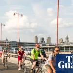 Heatwaves show UK must do more to promote cycling and walking, campaigners say