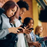 Parents delayed giving school pupils smartphones – it made their children and the overall group happier